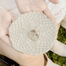 Cargar imagen en el visor de la galería, Platito para alianzas y arras - Wedding